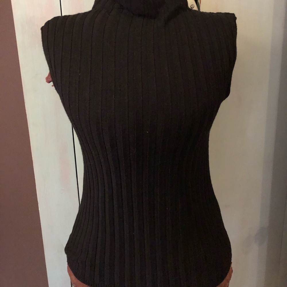 Black knit ribbed top